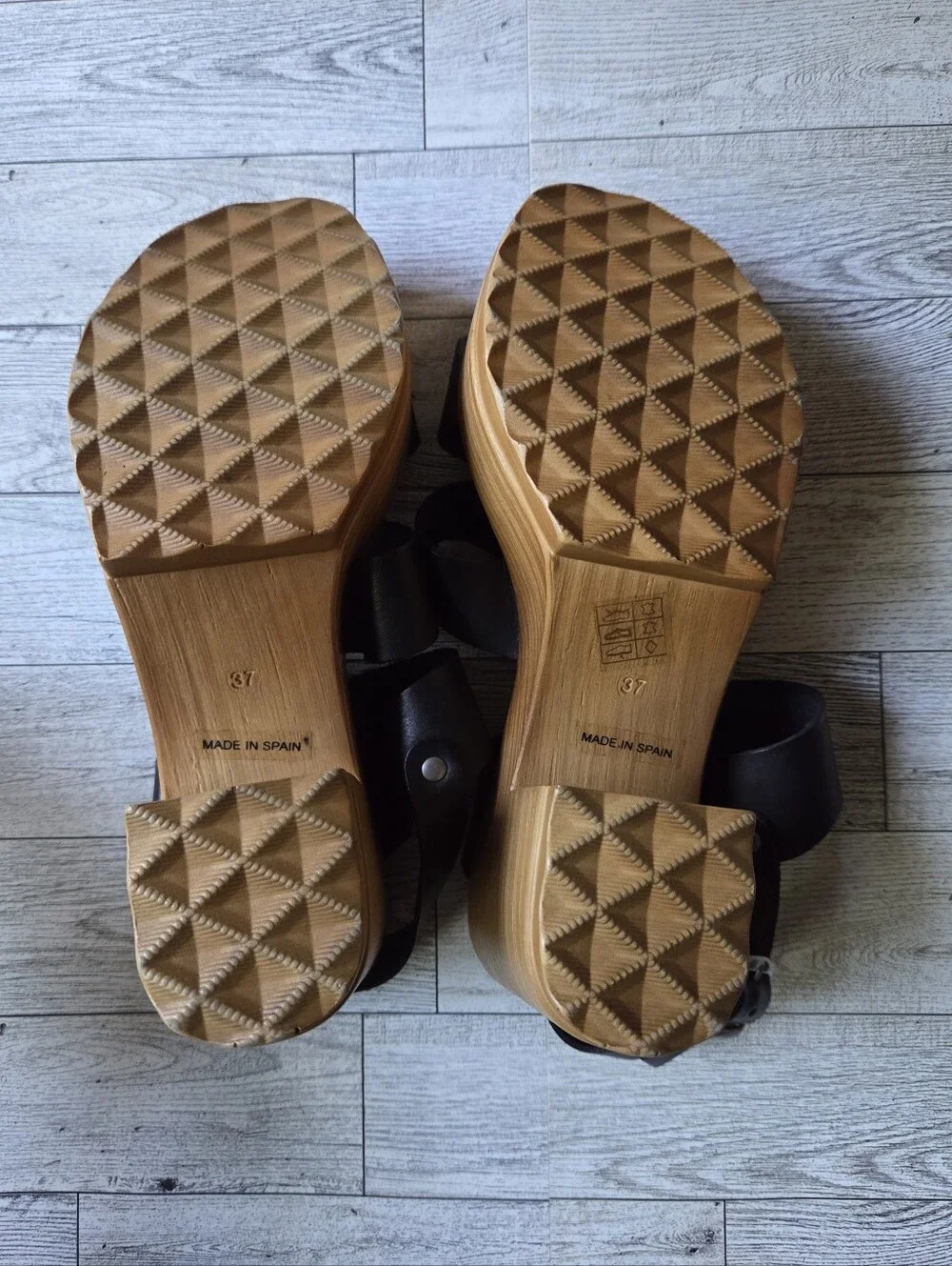 Musse & Cloud Black Leather Platform Sandals